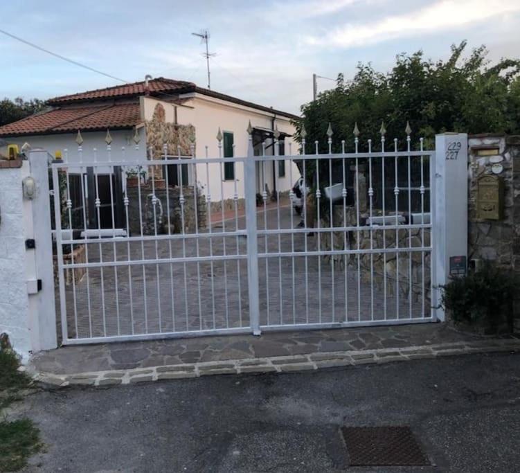 Villetta A Schiera Nei Pressi Del Mare Livorno Luaran gambar